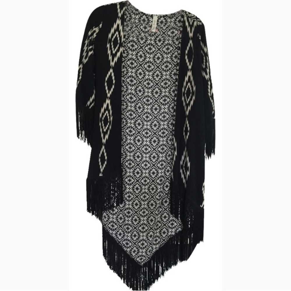 {Rumors} Black/Cream Fringe Kimono